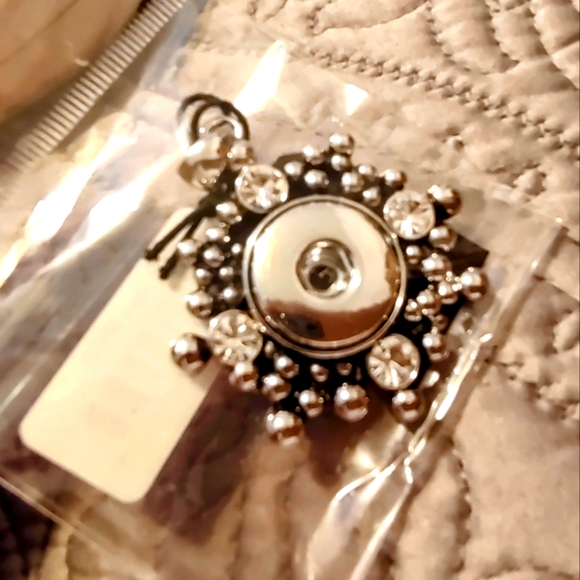 Magnolia and Vine Two Necklace Pendants & Two Snaps. Pics do not do them justice - Picture 2 of 5